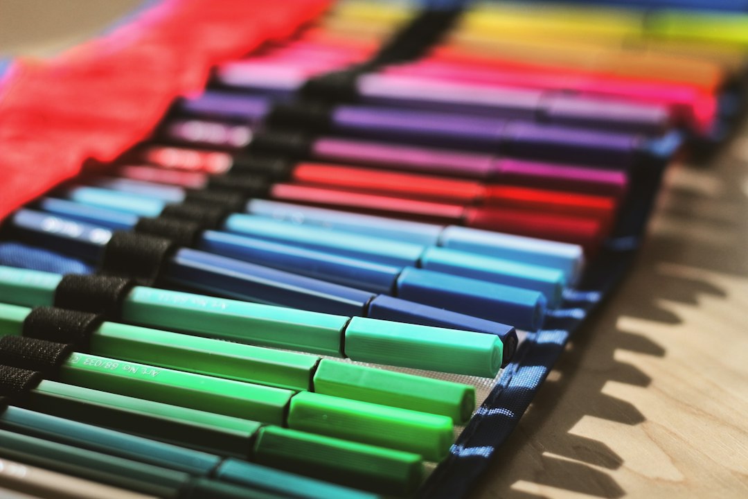 Colorful markers for a DIY coloring blanket craft project